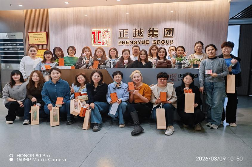 芳華悅己，逐光而行